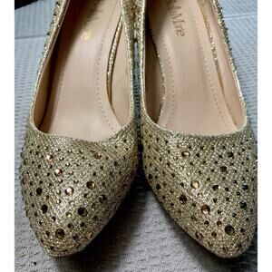 Bella Marie Women's Beckham Low Heel Mesh Rhinestone Pumps size 7.5 M  sku 510